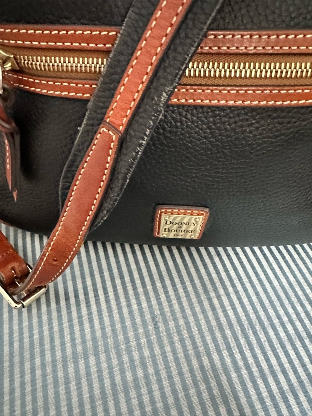 Dooney & Bourke Pebble Grain Piper Crossbody Black Tan Leather Bag - Picture 3 of 9